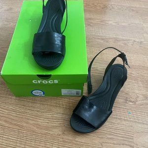 Crocs A-Leigh crisscross wedge w/ straps . Great condition! Very comfy!